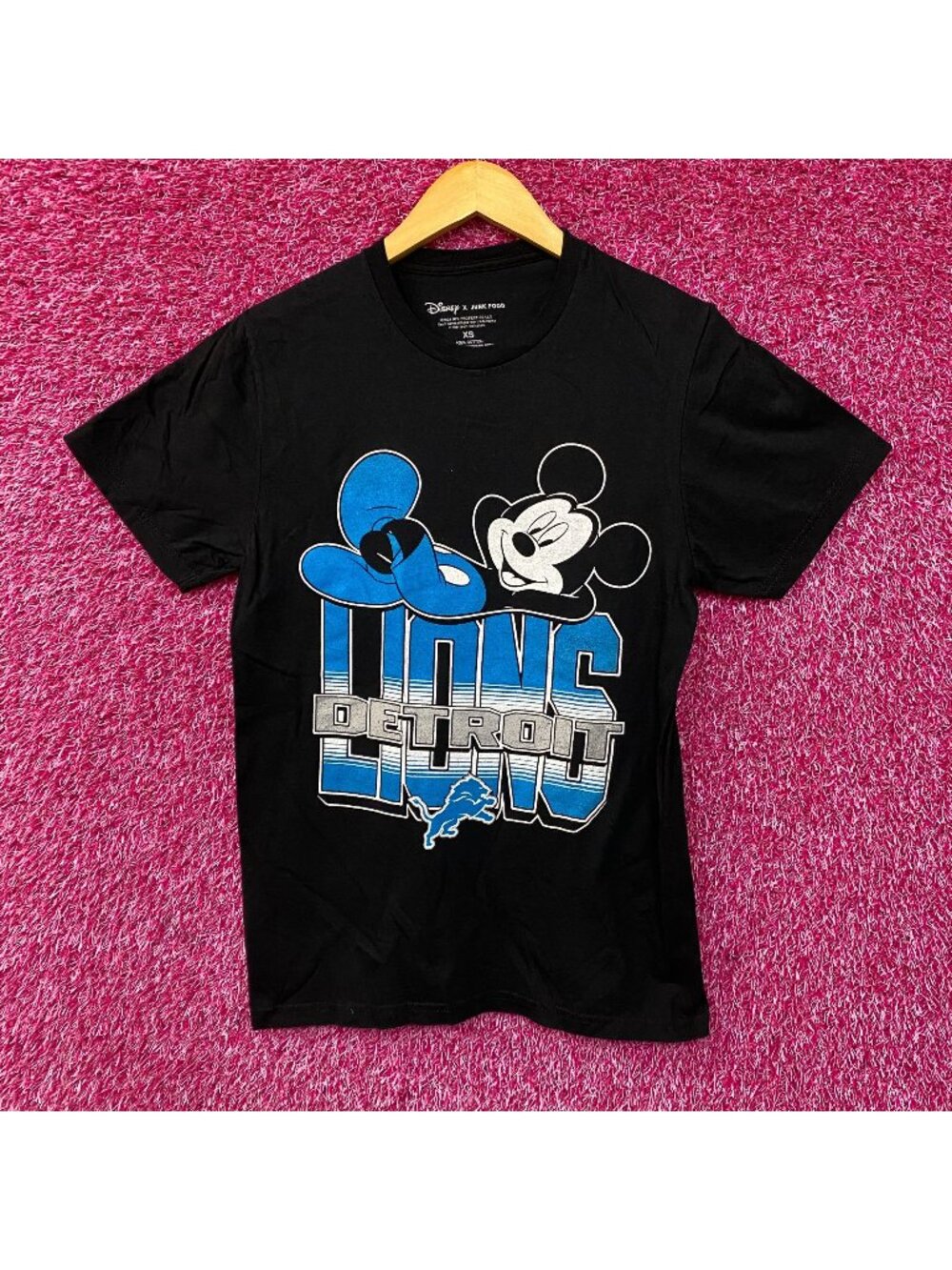 Disney x Junk Food Detroit Lions Mickey Mouse Kick Back Shirt XS